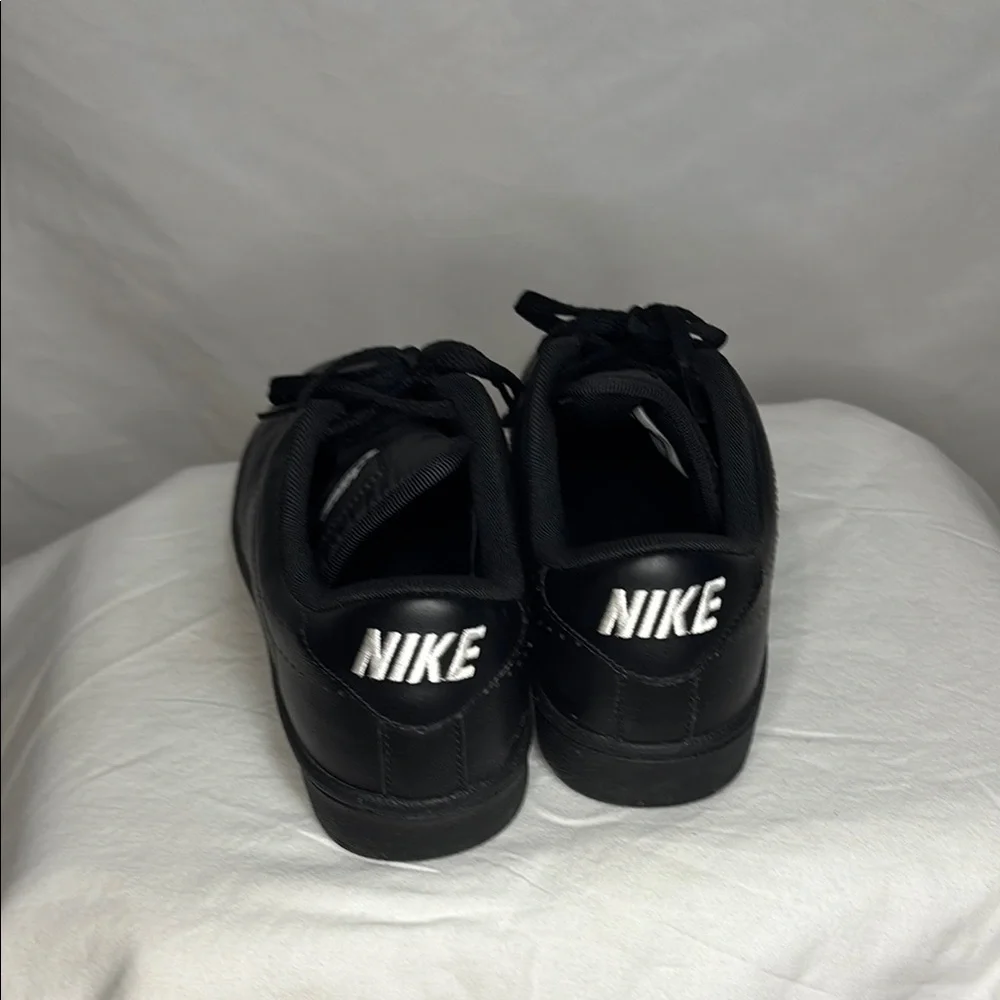 Nike Black Minimalist Sneakers size 5Y - Picture 4 of 6